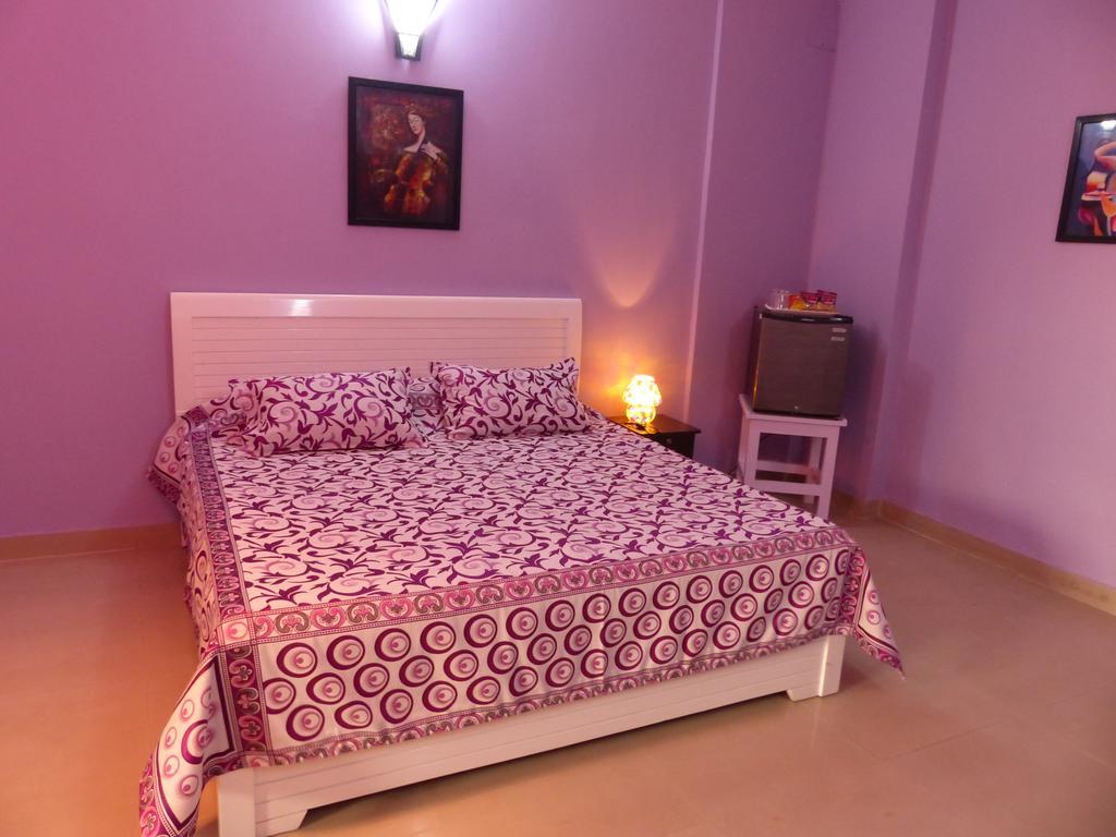 Mykonos Guest House And Spa Нью-Дели Экстерьер фото